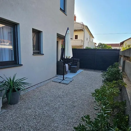 Helena * Brodarica (Sibenik-Knin)