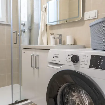 Helena * Brodarica (Sibenik-Knin)