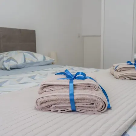 Helena * Brodarica (Sibenik-Knin)