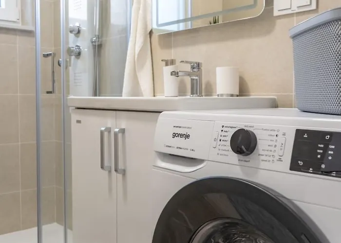 Helena * Brodarica (Sibenik-Knin)