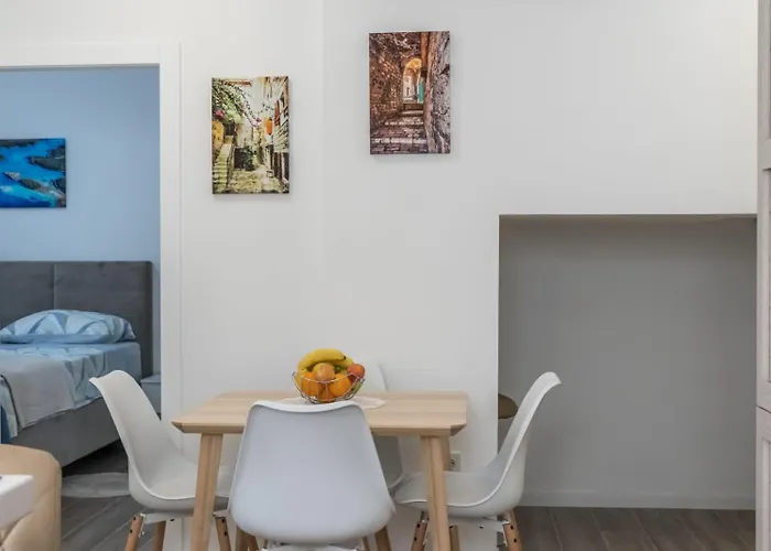 Helena * Brodarica (Sibenik-Knin)